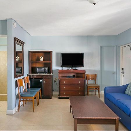 Deluxe Inn デイニア・ビーチ エクステリア 写真