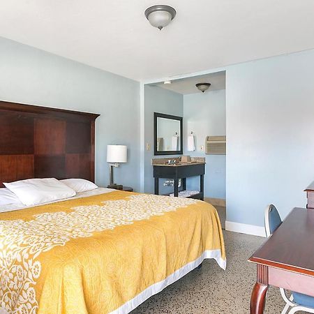 Deluxe Inn デイニア・ビーチ エクステリア 写真