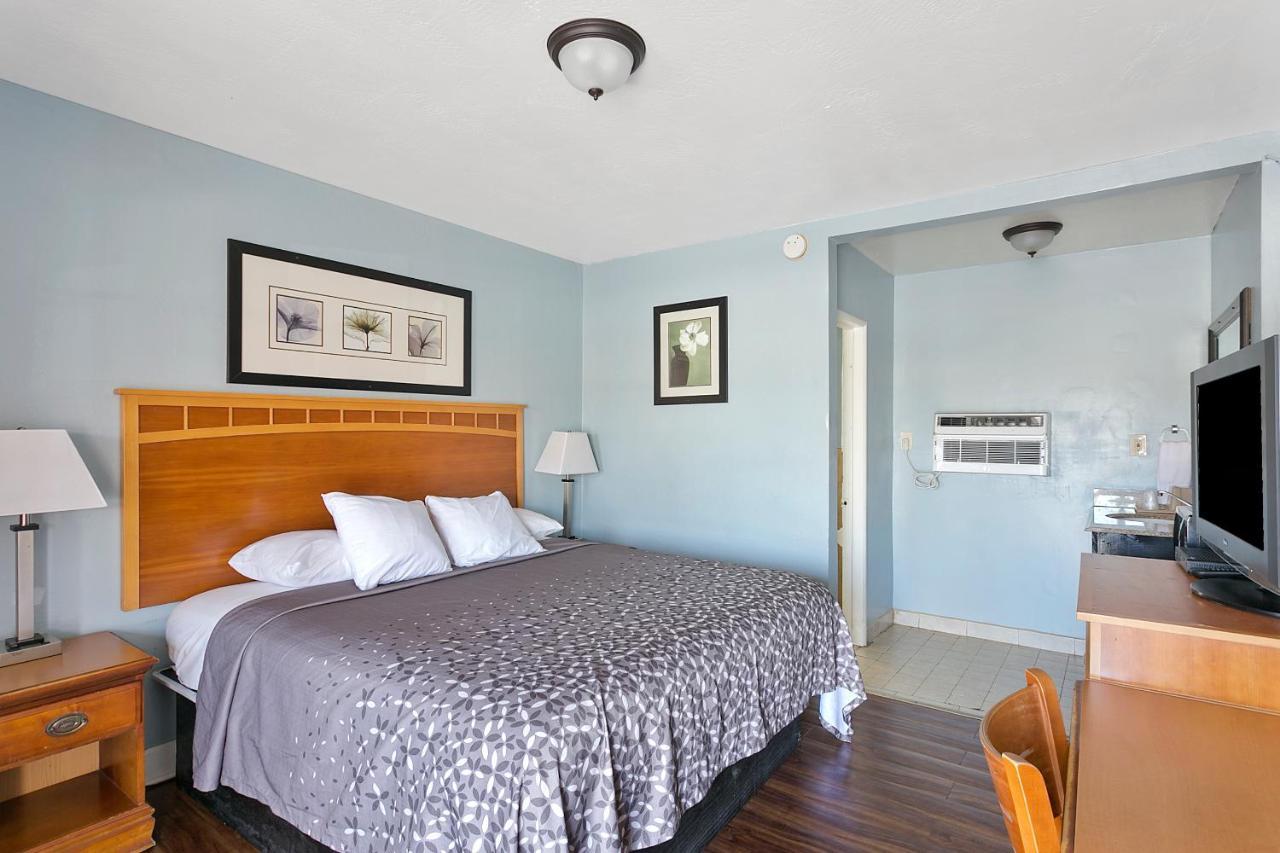 Deluxe Inn デイニア・ビーチ エクステリア 写真